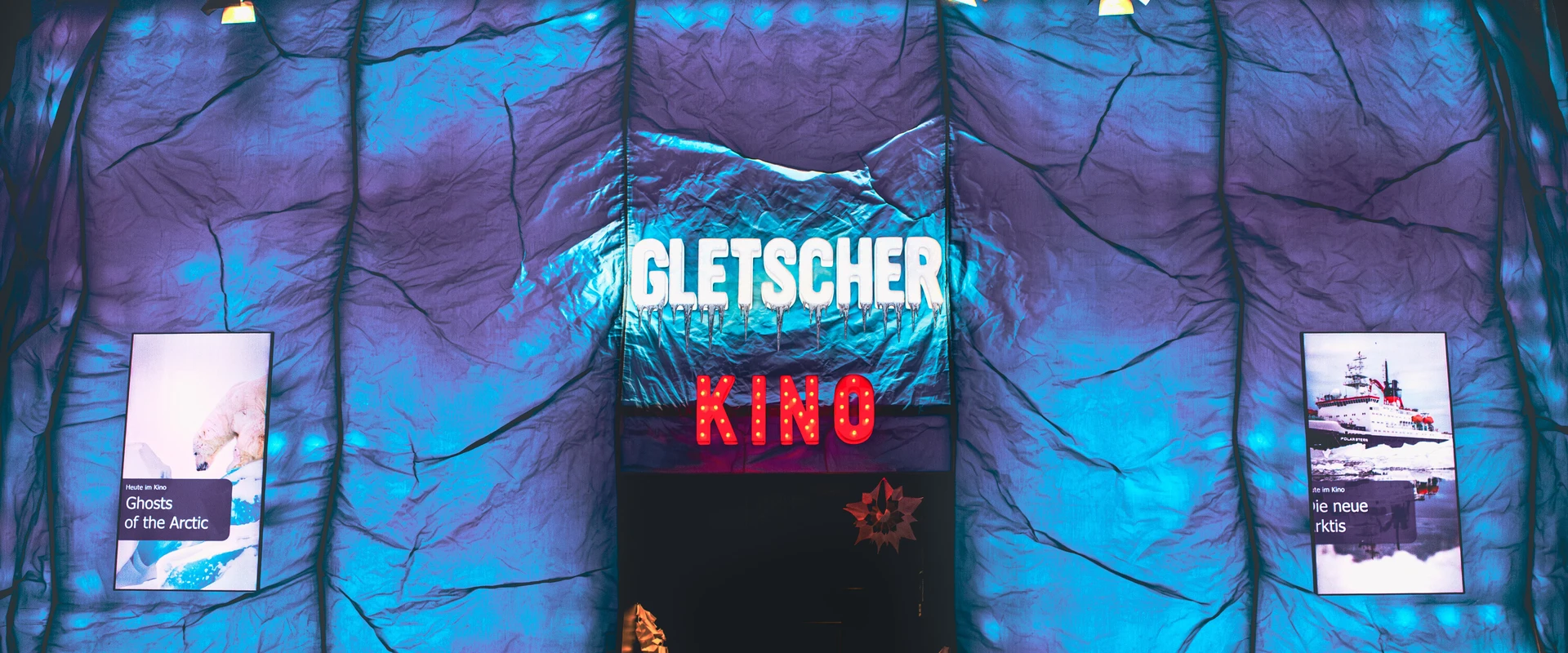 Eingang zum Gletscher Kino.